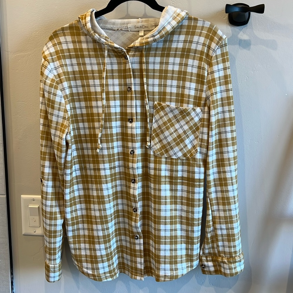 Good, tan and white button-down shirt with hood and button-roll sleeves. Size L